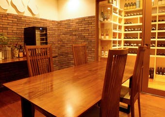 完全個室の隠れ家レストラン
コース料理6,500円～
生ビール700円 ウイスキー700円 グラスワイン900円 カクテル800円