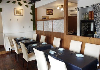居心地の良さを大切にしたアットホームな空間で、オーナーシェフ・今井寿が旬の食材とともに地方色豊かなイタリア料理をお届けします。