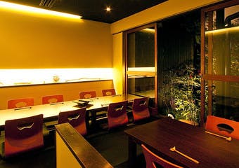 京都を中心に全国から一級の食材を選び、伝統の京料理から季節のおばんざい料理までご用意。ごゆるりとお過ごし下さい。