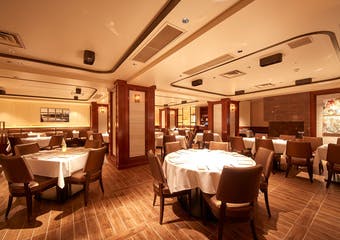 イタリア・フィレンツェ伝統の骨付きステーキ「ビステッカ」をメインに、ニューヨークのモダンなスタイルを合わせたステーキハウス。