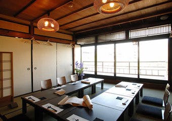 花町情緒を漂わす先斗町にて京都の古き良き伝統を伝え、自在な創造で新しいスタイルによる京懐石がコンセプト。