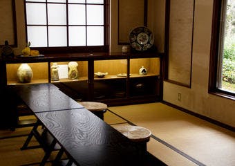 旬の素材を大切にした茶懐石料理を、日本庭園を前にした静かな座敷で、ゆっくりとご堪能いただけます。