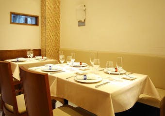 銀座の老舗フレンチで腕を振るったシェフ橋本のスペシャリテ「フォアグラ料理」を堪能。家庭的な温かさとグランメゾンの華やかさが光るレストラン。