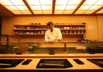赤坂での接待・会食に相応しい空間で、黒毛和牛や松山直送の魚介類を贅沢に使用した和食をご堪能いただけます。