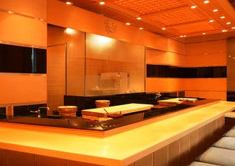 1935年創業以来、暖簾を守り続けている寿司屋「銀座 久兵衛」の伝統の味を、ここ京王プラザホテルでお愉しみください。