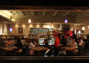 閑静な桜坂に佇む1軒家ウェディング“フレアージュ桜坂”のカジュアルレストラン。本格フレンチの味をカジュアルにご用意しております。
