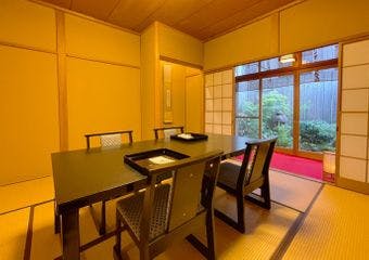 京都を象徴する京町家で、四季折々の味覚、伝統的な日本の味を五感でご堪能ください。