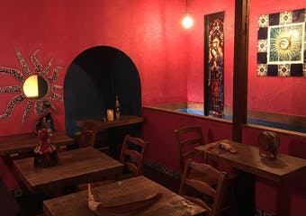 日本ではまだ珍しい本場メキシコの味を堪能できる料理店です。メキシコ人オーナー監修のこだわり料理を、カラフルで陽気な店内でお楽しみ下さい！