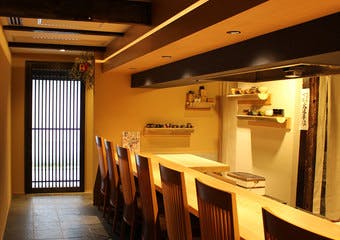 「馳走」の名に恥じぬように厳選された京都の食材をふんだんに使用し、受け継がれた伝統と技術に自分の経験を基に造る会席料理。