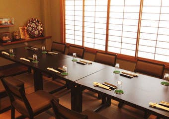 創業50年浅草の老舗「つち田」は、幅広い年齢層のお客様に愛され続ける、ふぐ・スッポン・活魚料理のお店です。