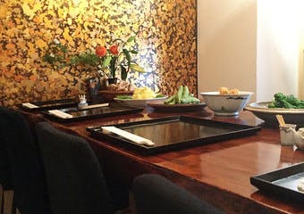 その日の最高の食材の旨味を存分に引き立てる料理が楽しめる、京風割烹料理「佐々木」。足を運ぶたびに新しい味に出会えます。