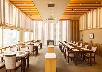 日本の四季をふんだんに盛り込んだ和食の新境地を切り開く創作懐石料理を提供致しております。