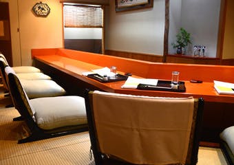 昭和四年創業 多くの小説家や洋画家、財界人に愛された江戸割烹。伝統の江戸料理に学びながら、現代風に料理をアレンジしてきた「新江戸料理」を。