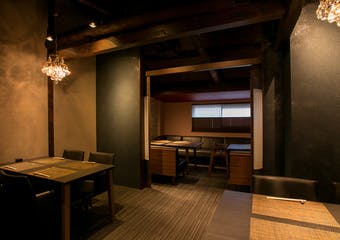 京町屋の雰囲気残る洗練されたお洒落な空間、宮崎牛指定店認定だから出せる安定した最高級A5ランク肉が食べられる鉄板ダイニング。