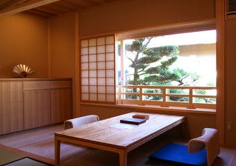 家庭的な安らぎと温もりある空間で、旬の素材を活かした献立で趣向を凝らした京料理を…