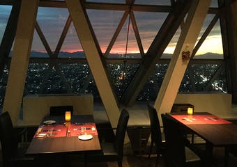 東山動植物園併設の東山スカイタワー最上階にある絶景レストランで極上イタリアン＆フレンチをご堪能いただけます。