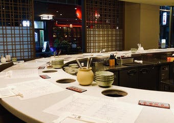 ひとりでも快適な “創意”にあふれた空間で、日本の食文化 “しゃぶしゃぶ” の専門店だからこそ、伝統の匠の技を体感していただけます。