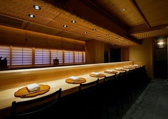 季節の素材をふんだんに使用し、丁寧な技で仕上げた「和の食 いがらし」の真面目な日本料理をお愉しみください。