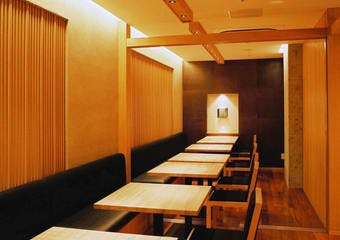 大正13年創業の老舗「天ぷら 新宿 つな八」が京都に。彩り、味、香り、食感、素材の良さを引き出し、一番美味しく揚げられた天ぷらを堪能ください
