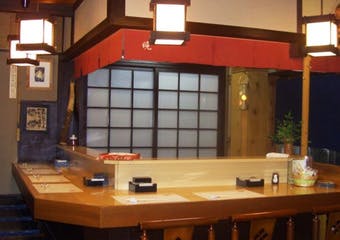 祇園の京情緒漂う街並みのなかに佇む当店では、店主が心を込めて手掛けた絶品京料理をご堪能いただけます。