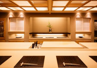 食材、仕事、空間、もてなし。そのすべてが折り重なり、高次元な食の愉悦を生み出すのが、日本料理店「小十」。