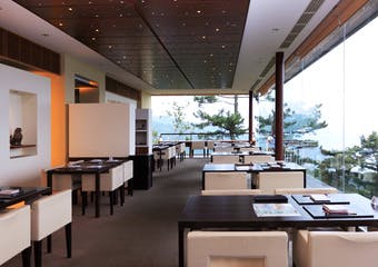 赤坂の料亭「赤坂潭亭」プロデュースによる和風懐石のギャラリーレストラン。芸術を味わいながら美味しいお料理をご堪能ください。