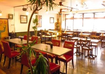 青山の一軒家レストラン。一番人気のアボカド豆腐をはじめ、フリット、ディップ、からアイスやまで多彩なアボカド料理とチーズ料理が自慢のお店です。