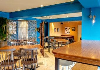 世界中のスパイスとハーブを使った、癖になる味わいのイタリアンダイニングカフェ
8-12名入れる完全個室も2部屋あります。