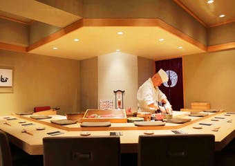 寿司職人歴20年以上になる店主の旨さへのこだわりはもちろん、ゆったりとくつろいで頂ける空間作りも意識しております。