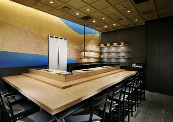 極上の江戸前寿司を築地価格で。熟練の寿司職人が、コストパフォーマンス抜群のおまかせコースをご提供いたします。