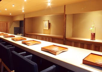 洗練された上質な大人の空間で、伝統の京料理をベースにした懐石料理をお愉しみいただけます。
