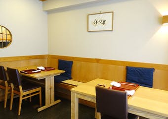 茶懐石の名店として知られた「和幸」で12年間修業をした大原誠氏が営む店です。正統派の懐石料理をお楽しみください。