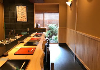 古都の四季の移ろいを感じながら、何度来ても新しい魅力に出会える京料理や長崎料理をお愉しみください。