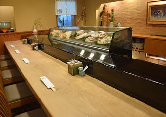 魚の種類が豊富な北九州近海ならではの地物を取り揃え、長年の職人歴を持つ店主が握る極上の寿司をご提供いたします。