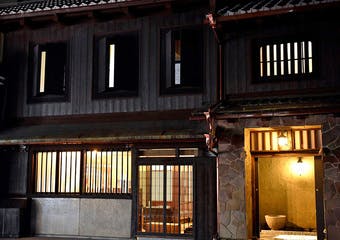 築100年の京町屋をリノベーションした趣ある空間のなか、日本茶を堪能していただけます。