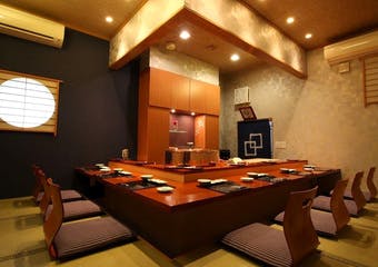 桂川のほとりに佇む隠れ家で、あっさりとした京風天ぷらをお楽しみください。