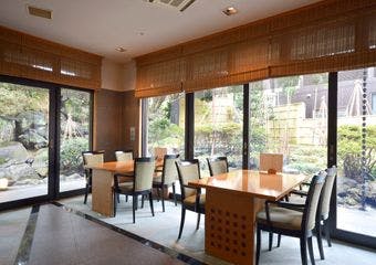 近江町市場から届けられる石川・金沢の旬の食材、和食調理長の技とおもてなしの心が織りなす金沢の四季の味わいをご堪能ください。