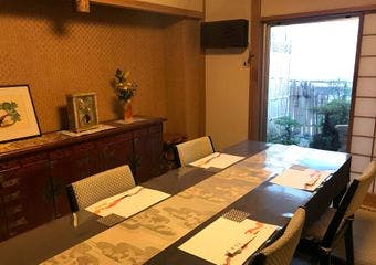 凛とした和の個室で、古き良き和食文化を守りつつも、時代に合わせて洗練された日本ならではのお料理をお楽しみください。