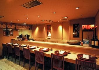 銀座の一本裏の通りに佇む日本料理の名店【銀座 福樹】。