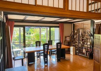 瑞泉寺総門脇のさらに奥、鎌倉の奥座敷と呼ぶ紅葉谷の中の一軒家で、ゆったりと中国料理をお愉しみください。