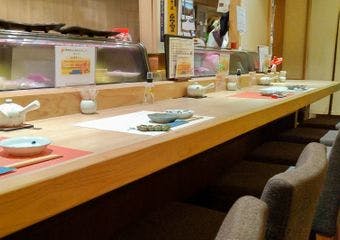 大将厳選の食材から作る小鉢と寿司を併せた逸品の寿司コースをぜひお楽しみください。