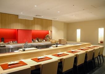 和食の基本を大切に、吟味した素材と丁寧な仕事で仕上げる本格日本料理が、海外からのゲストにも好評。