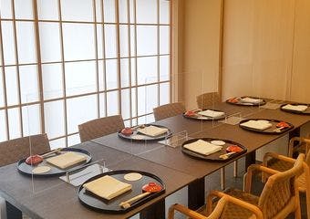 食の宝庫・徳島の海、山の幸をふんだんに使った日本料理をお楽しみください。個室・カウンター席の落ち着いた空間でご接待やご家族・ご友人とどうぞ。