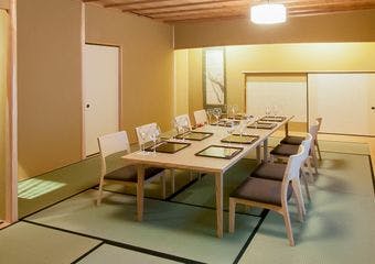 数寄屋建築と美しい庭が心を和ませる京都の旅館「要庵西富家」で、季節の歳時を映した懐石をお愉しみください。