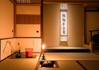 茶の世界感を通して、四季の移ろいを感じられる日本料理の美味しさとおもてなしをご体感下さい。