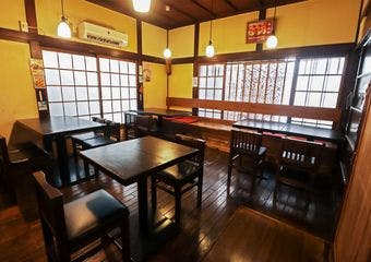 天然あなご料理専門店。古き良き日本家屋のような落ち着いた空間で、熟練の料理人が手がける伝統の味をご堪能ください。