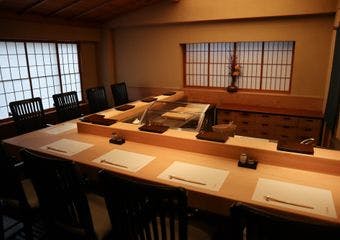 東京の名店で修行を積んだ店主が届ける銀座スタイルの天ぷらを、コースでご堪能ください。