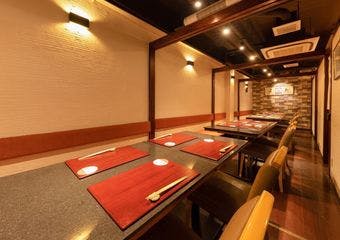 創業四十年の老舗日本料理店。日本料理の伝統技術を守りつつ、創意あふれる独創的かつ繊細なオリジナル料理を堪能できます。