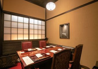 完全個室で、平成25年度に日本一に輝いた「さつま福永牛」の焼肉をご堪能いただけます。