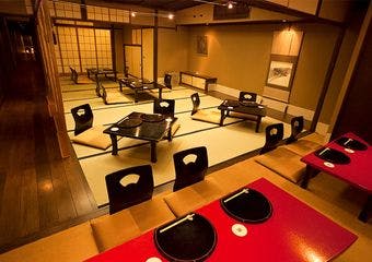 お茶屋を改装した趣ある建物で、湯葉・豆腐を中心としたカジュアルな京料理をお楽しみ下さい。